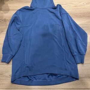 Lululemon Tunic - water drop blue - size 8 (relaxed fit)